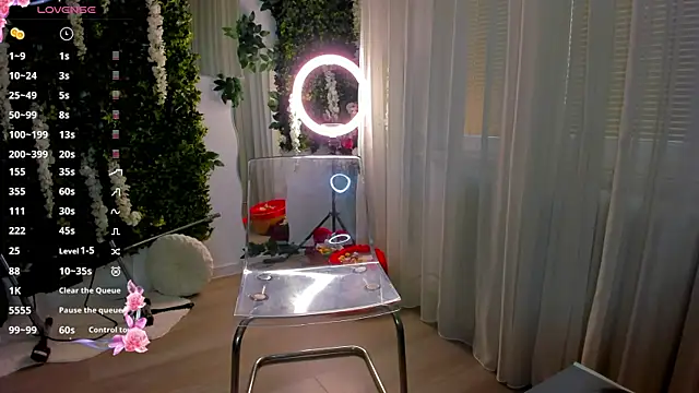 Snapshot of VivienCarter chatting on 8, 3, 2025 VivienCarter online show from 8, 3, 2025