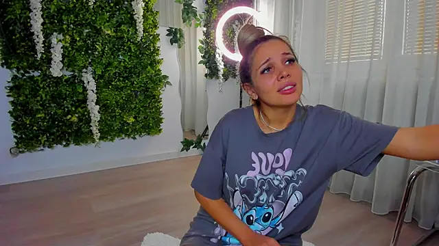 Snapshot of VivienCarter chatting on 12, 10, 2025 VivienCarter online show from 12, 10, 2025