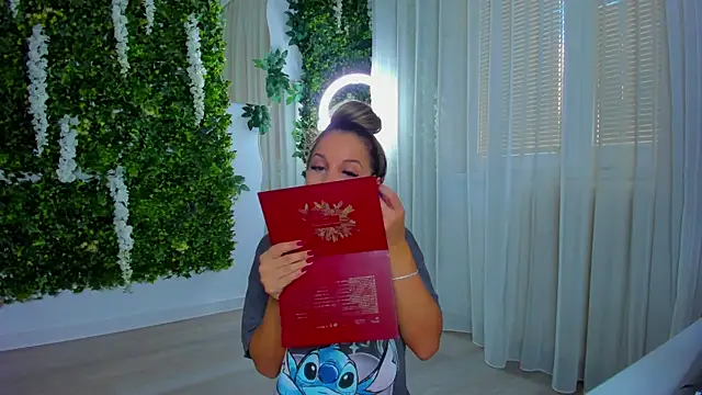 Snapshot of VivienCarter chatting on 11, 10, 2025 VivienCarter online show from 11, 10, 2025