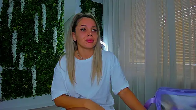 Snapshot of VivienCarter chatting on 30, 9, 2025 VivienCarter online show from 30, 9, 2025