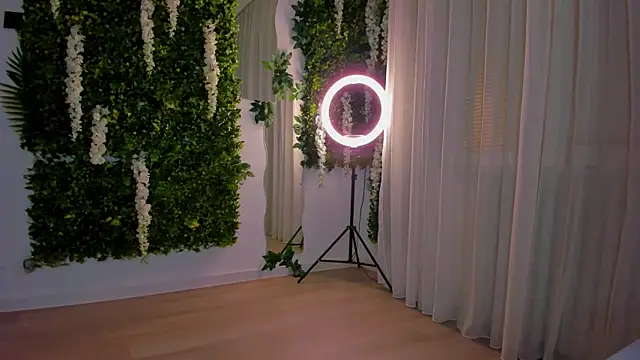 Snapshot of VivienCarter chatting on 14, 10, 2025 VivienCarter online show from 14, 10, 2025