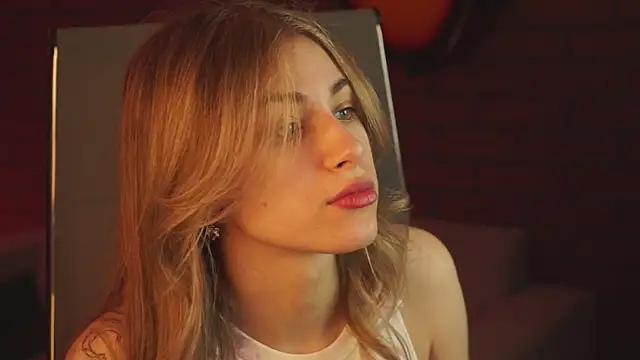 EllieCutes online show from 4, 3, 2025