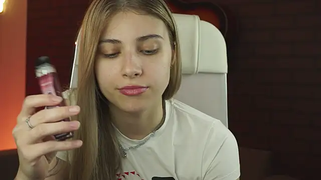 EllieCutes online show from 10, 10, 2025