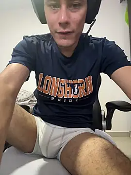 Huge latin cock online show from 20, 4, 2026