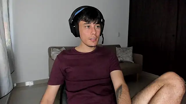 Huge latin cock online show from 13, 10, 2025