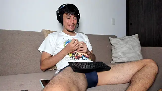 Huge latin cock online show from 4, 11, 2025