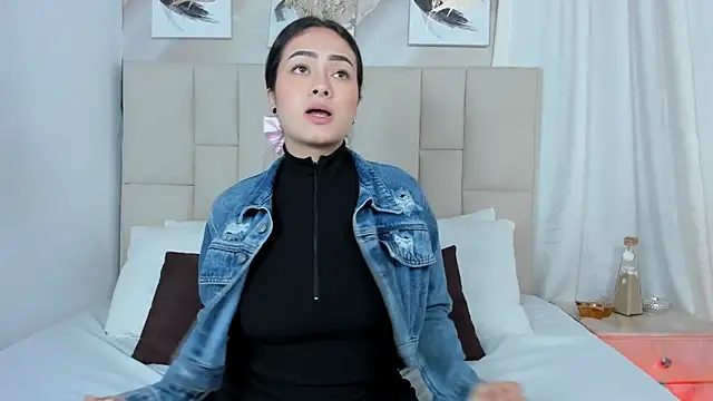 Jaslyn  Smith online show from 4, 3, 2025