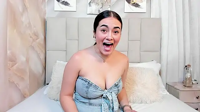 Jaslyn  Smith online show from 24, 10, 2025