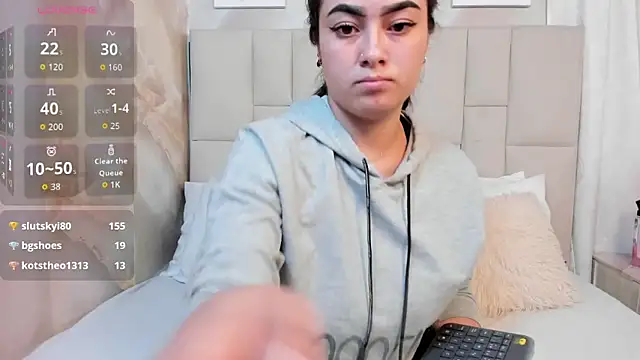 Jaslyn  Smith online show from 28, 10, 2025