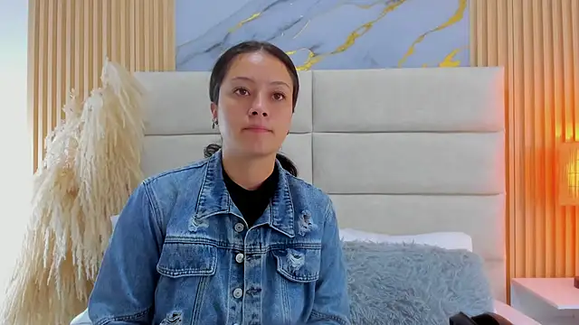 Jaslyn  Smith online show from 24, 3, 2026