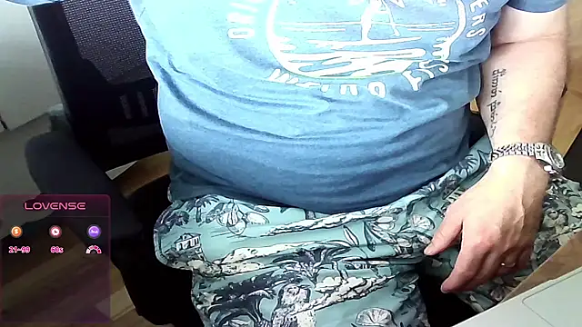Snapshot of Big_And_ThickUK chatting on 18, 6, 2026 Big And ThickUK online show from 18, 6, 2026