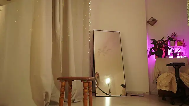 Snapshot of Elly_Caramelly chatting on 6, 3, 2025 Elly Caramelly online show from 6, 3, 2025