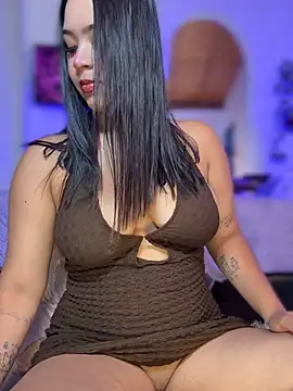 Snapshot of LunaRose5 chatting on 8, 7, 2026 LunaRose5 online show from 8, 7, 2026