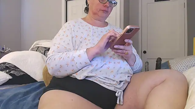 Snapshot of LauLauPAWG chatting on 16, 6, 2026 LauLauPAWG online show from 16, 6, 2026