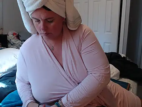 LauLauPAWG online show from 10, 9, 2025