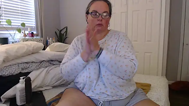 LauLauPAWG online show from 11, 11, 2025