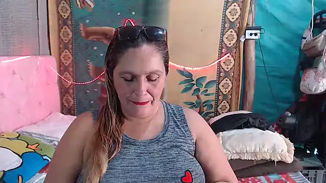 Snapshot of mom_son_dirty chatting on 14, 11, 2025 mom son dirty online show from 14, 11, 2025