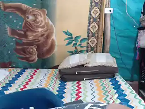 Snapshot of mom_son_dirty chatting on 25, 9, 2025 mom son dirty online show from 25, 9, 2025