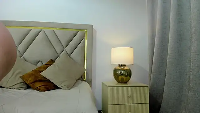 emily queen2 online show from 19, 4, 2026