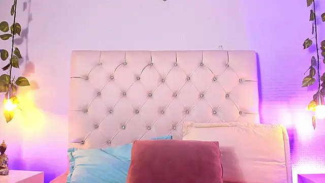 Isabella Flowers online show from 9, 10, 2025