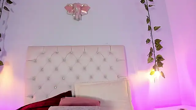 Isabella Flowers online show from 5, 12, 2025