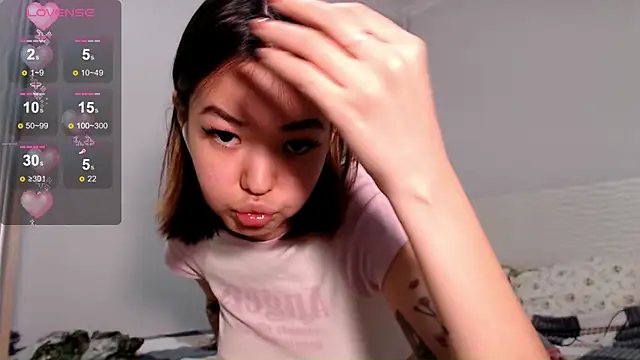 Snapshot of osaka_nia chatting on 22, 10, 2025 osaka nia online show from 22, 10, 2025