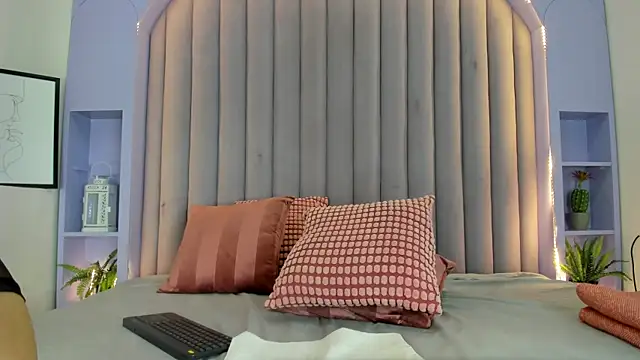 StefanyWilliams  online show from 28, 10, 2025