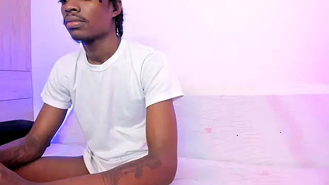 LoveBirds  1 online show from 22, 9, 2025