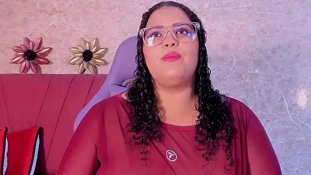 Snapshot of juli_2tyes chatting on 12, 11, 2025 juli 2tyes online show from 12, 11, 2025