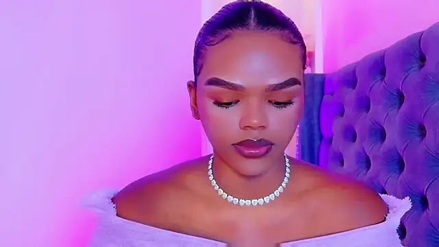 CamiEstrada online show from 18, 11, 2025