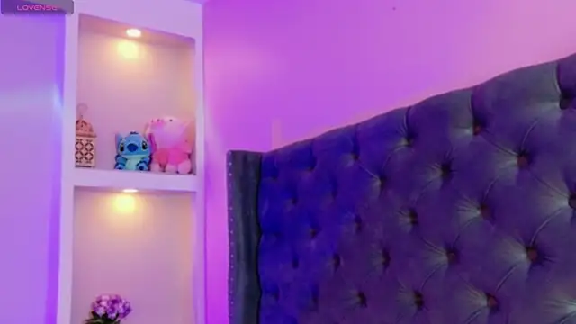 CamiEstrada online show from 8, 10, 2025