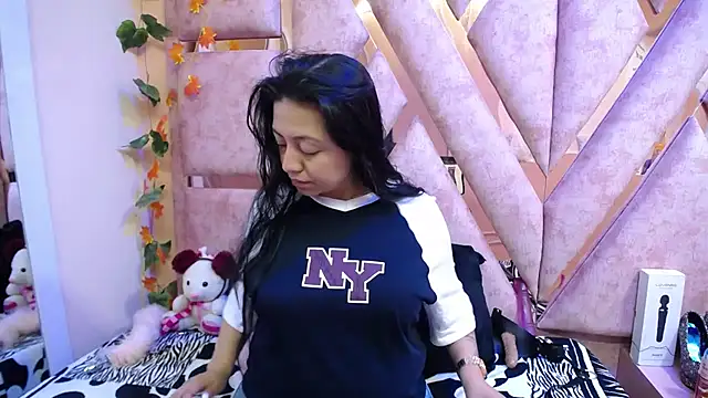 Snapshot of slut_anal_ chatting on 3, 2, 2026 slut anal online show from 3, 2, 2026