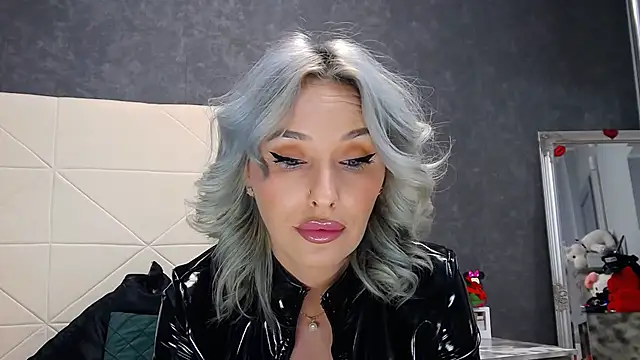 IssaSmith online show from 18, 4, 2026