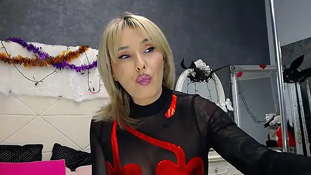 IssaSmith online show from 12, 11, 2025