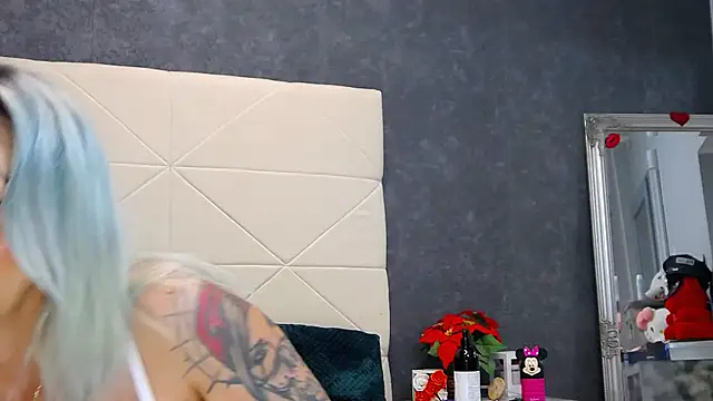 Snapshot of IssaSmith chatting on 6, 7, 2026 IssaSmith online show from 6, 7, 2026