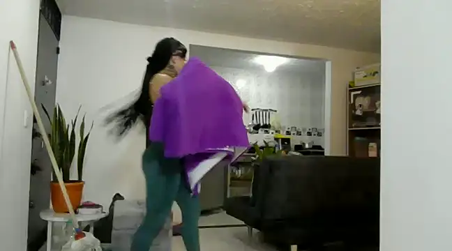 TinnaDawsom online show from 2, 3, 2025