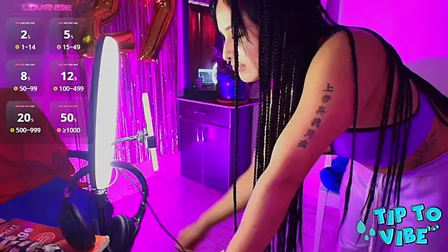 TinnaDawsom online show from 7, 3, 2025