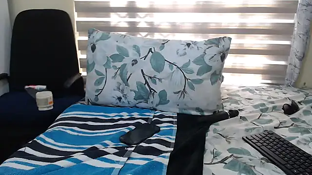 Snapshot of Foxybrownxx1 chatting on 8, 5, 2026 Foxybrownxx1 online show from 8, 5, 2026