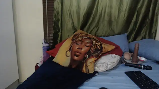 Snapshot of Foxybrownxx1 chatting on 3, 4, 2026 Foxybrownxx1 online show from 3, 4, 2026