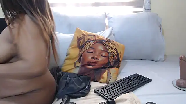 Snapshot of Foxybrownxx1 chatting on 21, 5, 2026 Foxybrownxx1 online show from 21, 5, 2026
