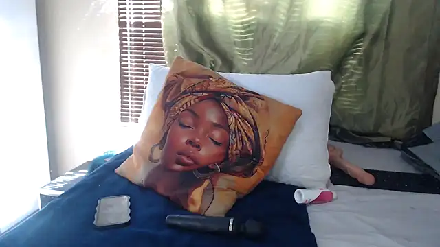 Snapshot of Foxybrownxx1 chatting on 7, 4, 2026 Foxybrownxx1 online show from 7, 4, 2026