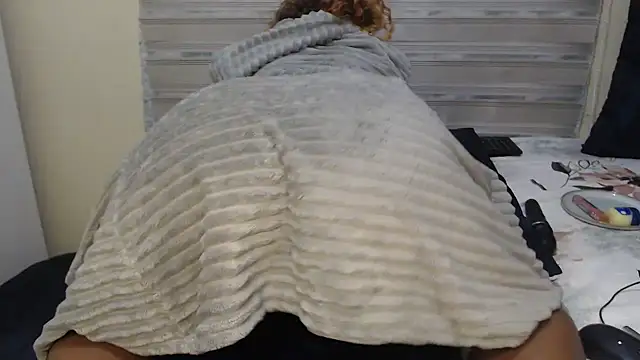 Snapshot of Foxybrownxx1 chatting on 12, 5, 2026 Foxybrownxx1 online show from 12, 5, 2026