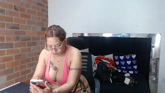 Snapshot of samantha__karolstone chatting on 1, 6, 2026 samantha karolstone online show from 1, 6, 2026
