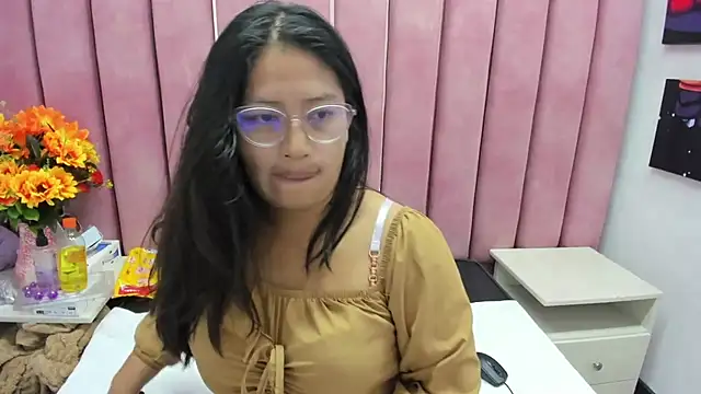 Snapshot of Miaa_Smiith_ chatting on 12, 10, 2025 Miaa Smiith online show from 12, 10, 2025