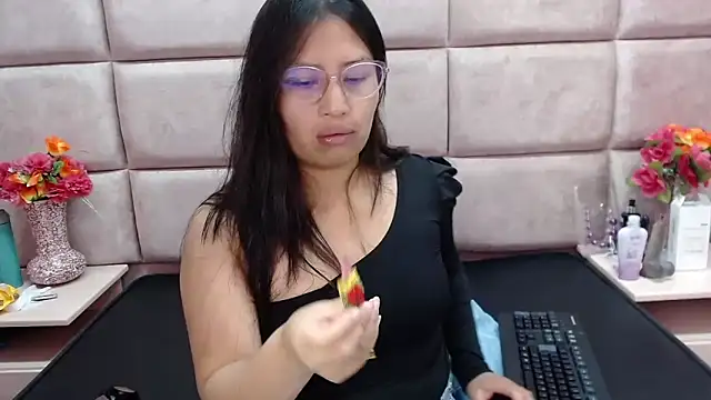 Snapshot of Miaa_Smiith_ chatting on 1, 3, 2025 Miaa Smiith online show from 1, 3, 2025