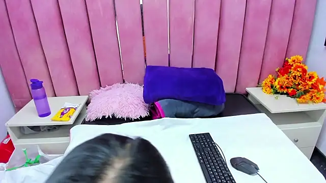 Miaa Smiith  online show from 20, 12, 2025