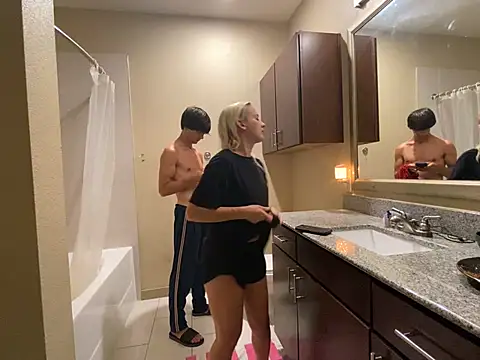 girlfriendmissy online show from 2, 3, 2025