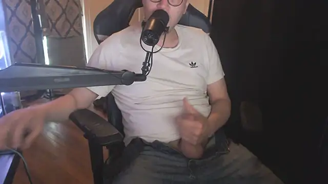 Snapshot of chicostick413 chatting on 16, 6, 2026 chicostick413 online show from 16, 6, 2026