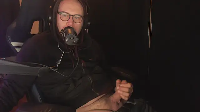 chicostick413 online show from 18, 12, 2025