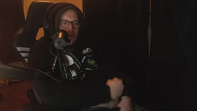 chicostick413 online show from 16, 12, 2025